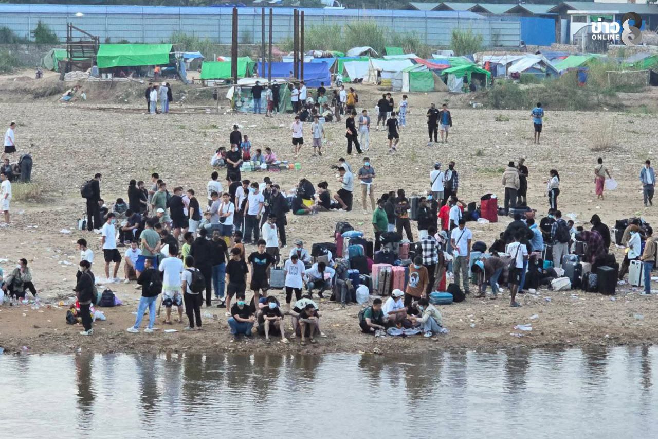မင်းလက်ပံရွာ (ကျားဖြန့်ရုံ )ငွေလိမ်လုပ်ငန်းက နိုင်ငံခြားသားတွေ သောင်ရင်းမြစ်ဘေးမှာ ထိုင်းနိုင်ငံဘက်က လက်မခံလို့ ကမ်းကူးမရဖြစ်နေ