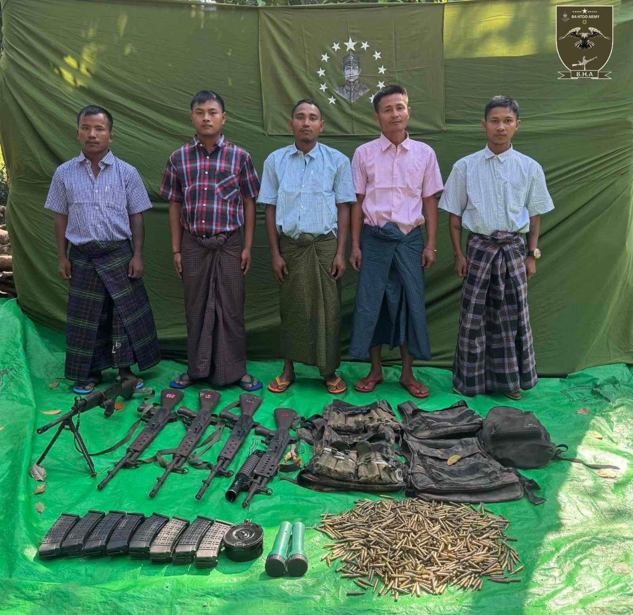 ရေဖြူမြို့နယ်မှာ စစ်မှုထမ်းစုဆောင်းခံရတဲ့ စစ်ကော်မရှင်တပ်သား၅ဦး လက်နက်နဲ့တကွအလင်းဝင်