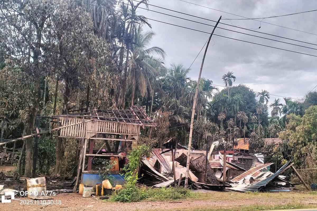ချောက်ချောင်းရွာက နေအိမ်တွေကို စစ်ကော်မရှင်တပ်က မီးရှို့ဖျက်ဆီး
